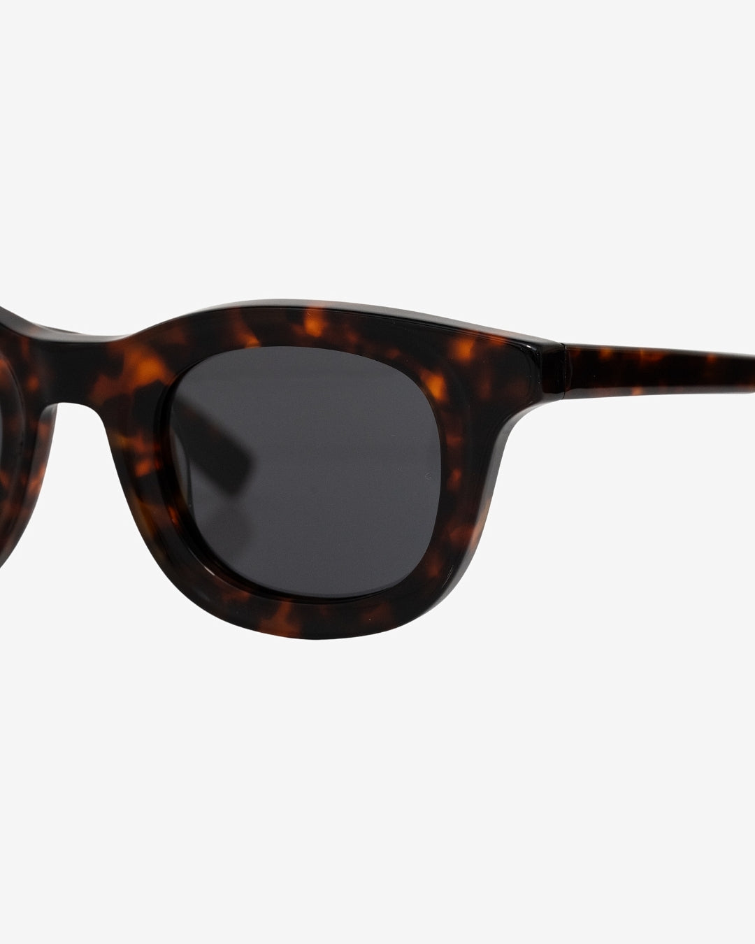 #color_tortoiseshell×smoke