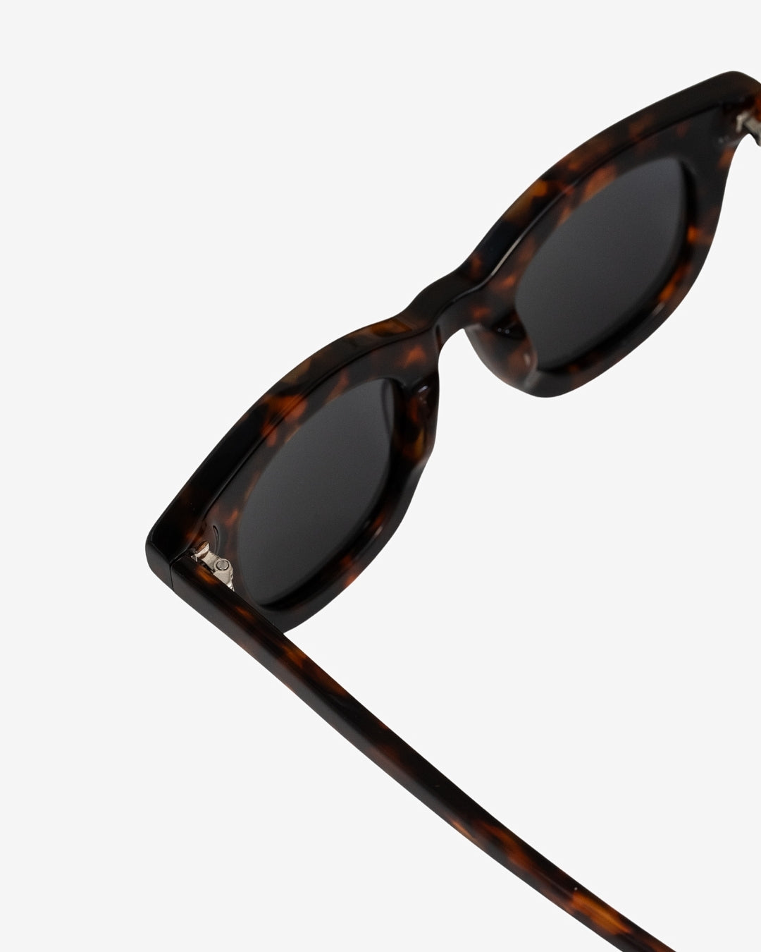#color_tortoiseshell×smoke